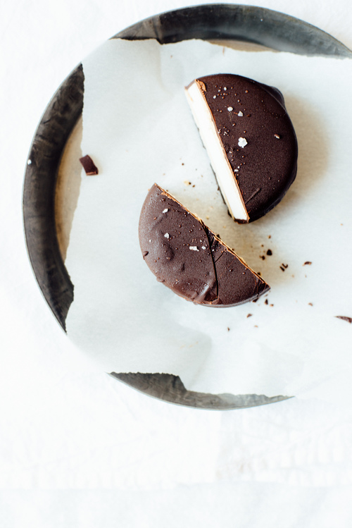 vegan frozen s'more sandwiches - dolly and oatmeal